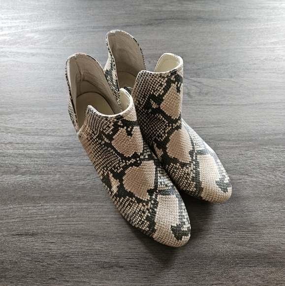 Steve Madden Tan Rockir Snakeskin Print Slip-On Booties Size 7 - Picture 3 of 9